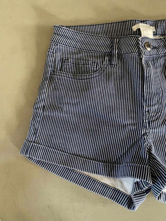 Short H&M marine et blanc à rayures style marinière taille 34 - photo numéro 4