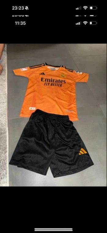 Maillot de foot garçons taille 140 bonne etat