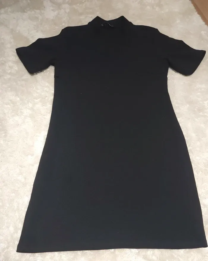 Robe noir simple - photo numéro 2