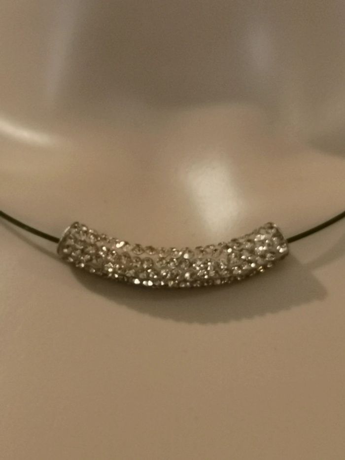 Collier. Doré. Noir - photo numéro 2