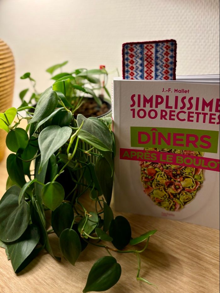 Marque-page brodé - fait main - photo numéro 3