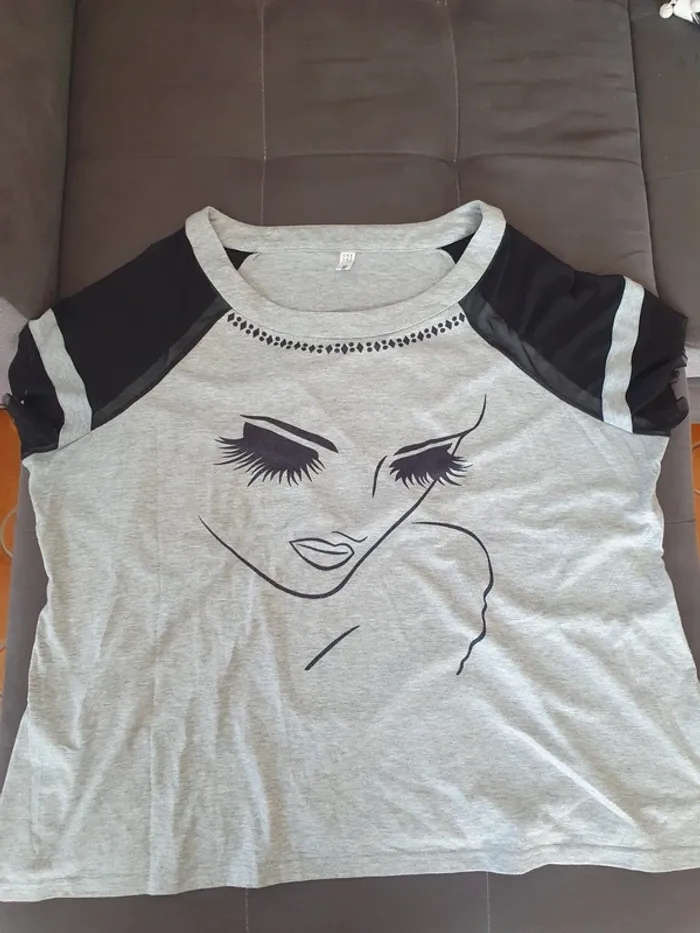 T-shirt visage femme 56