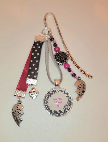 Cadeau ma fille,bijoux de sac ou marque page " ma fille adorée "
