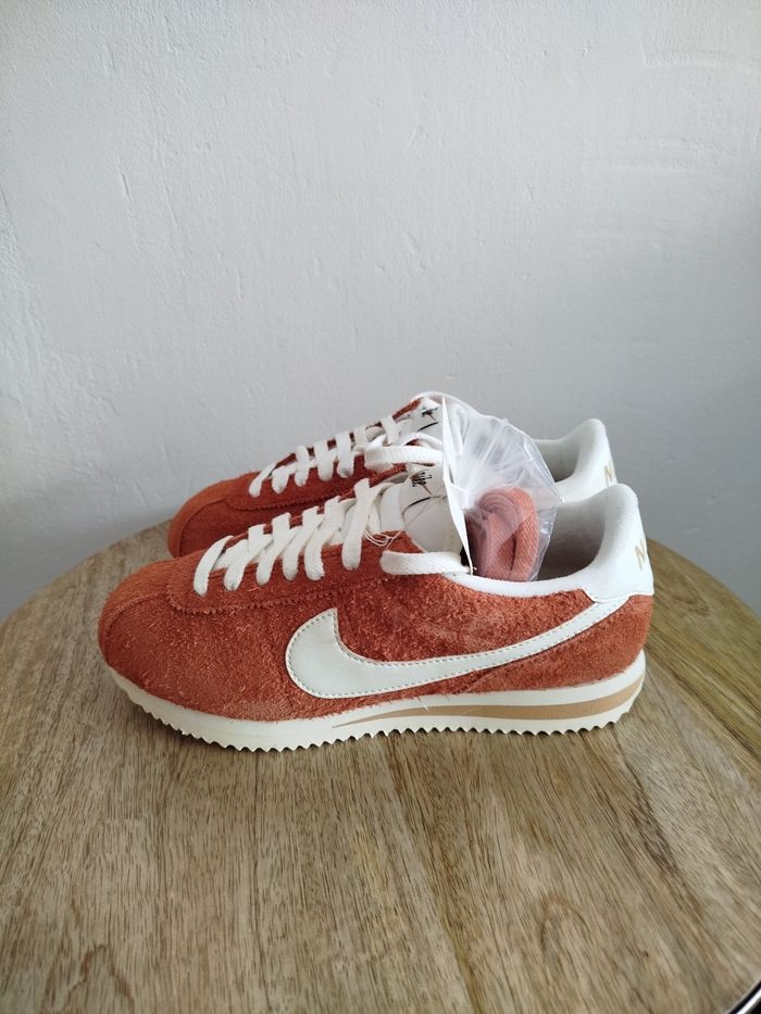 Baskets Nike T 36,5 - photo numéro 4