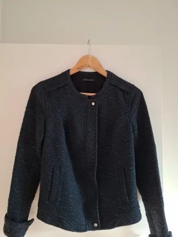 Jolie veste bleu marine avec motifs fleuris brodés - 36 - excellent état