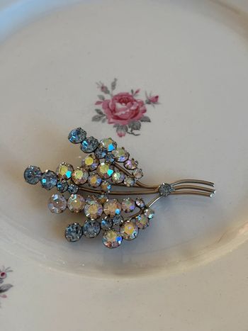Broche avec cristaux
