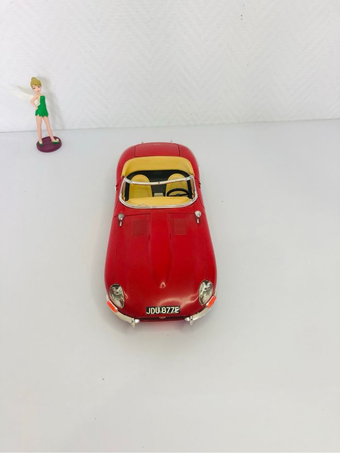Jaguar type E décapotable rouge 1961 échelle 1/18 - photo numéro 2