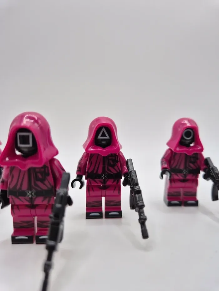 Figurines type lego 4 soldats gardes Squid Game - photo numéro 3