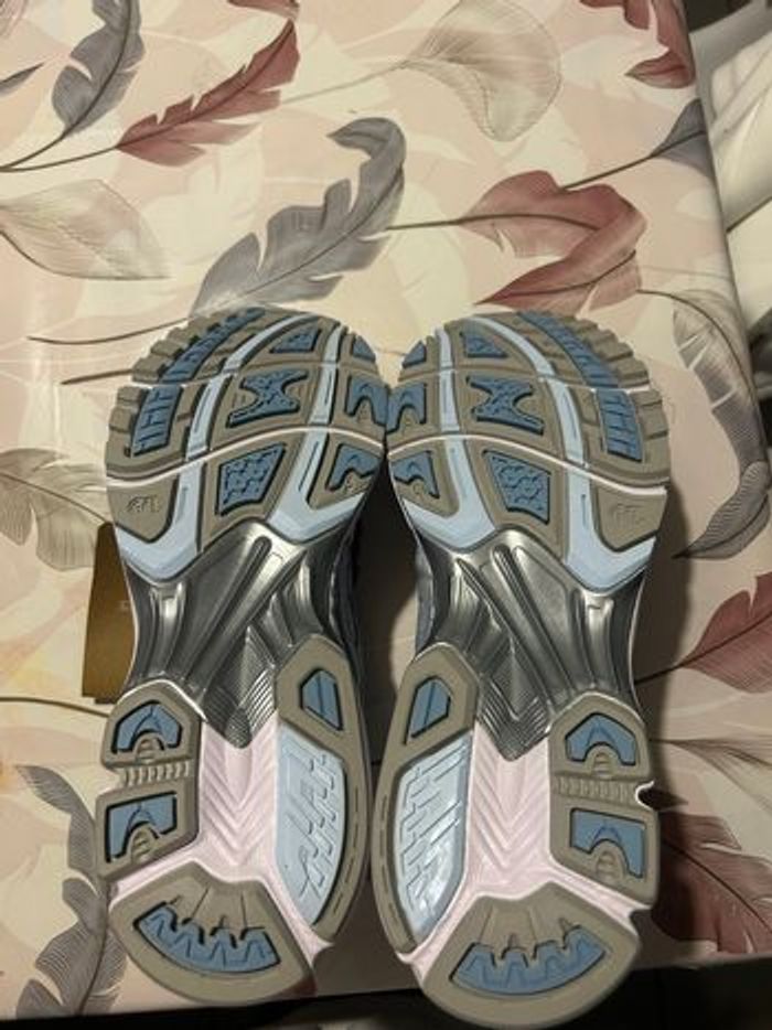 Baskets asics - photo numéro 1