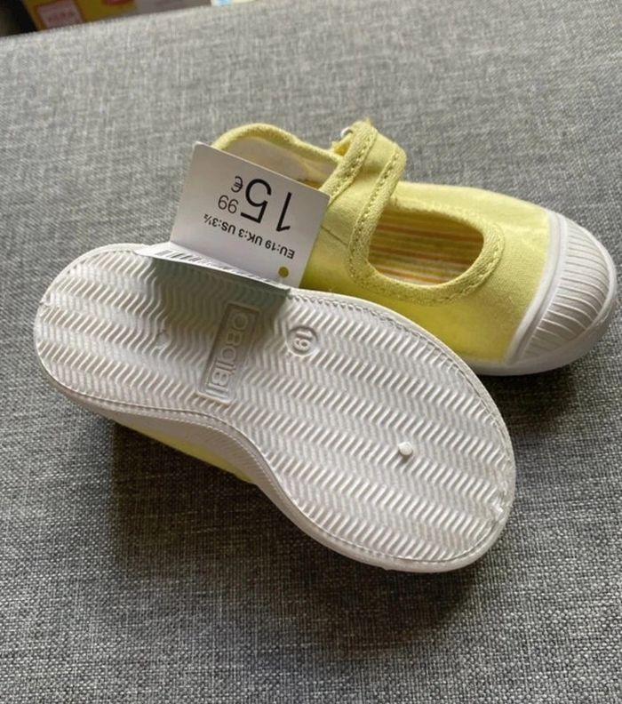 Chaussures Tennis Obaibi, taille 19 neuves - photo numéro 4