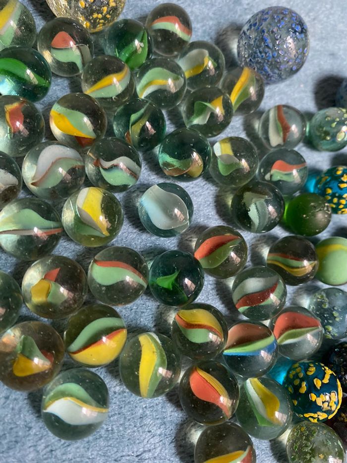 Lot de 80 billes et galots en verre pour jouer. - photo numéro 5