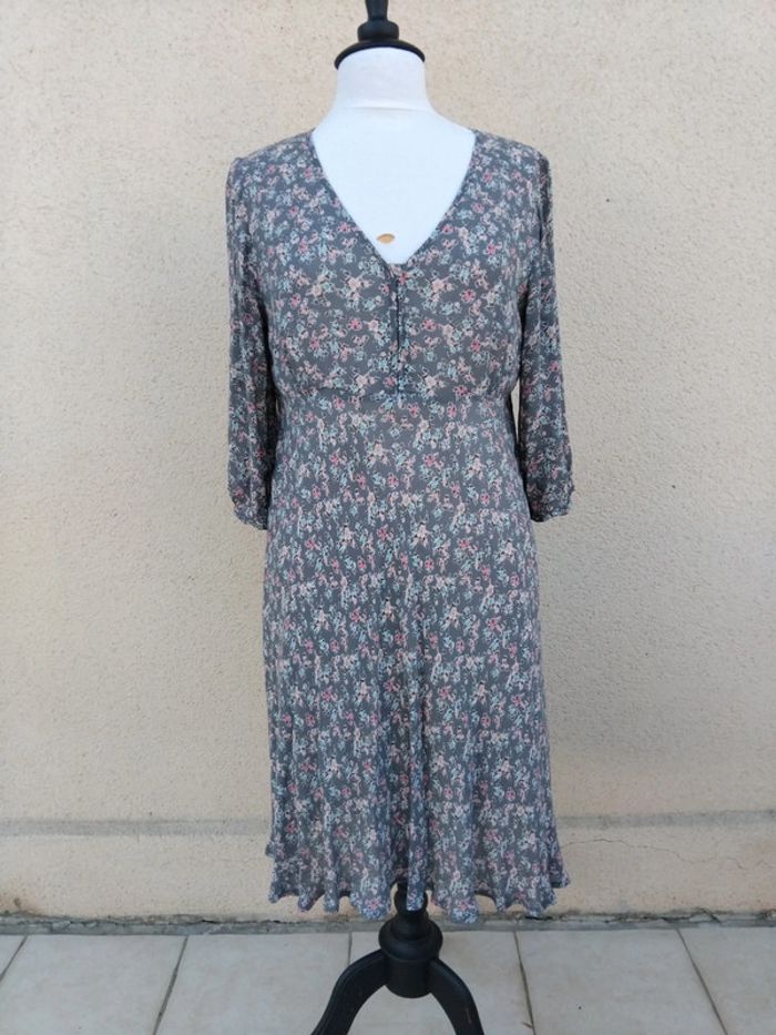 Tres belle Robe Caroll t42  100%viscose - photo numéro 2