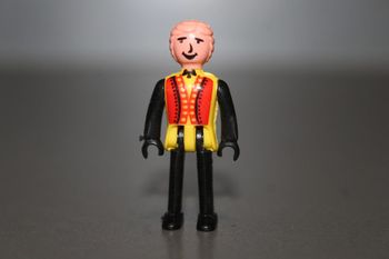 Figurine noir et jaune et rouge Majorette