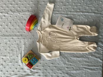 pyjama grenouillère en velours beige et blanc 6 mois zy baby