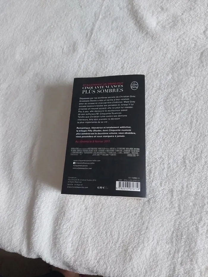 Livre cinquante nuances plus sombre - photo numéro 3