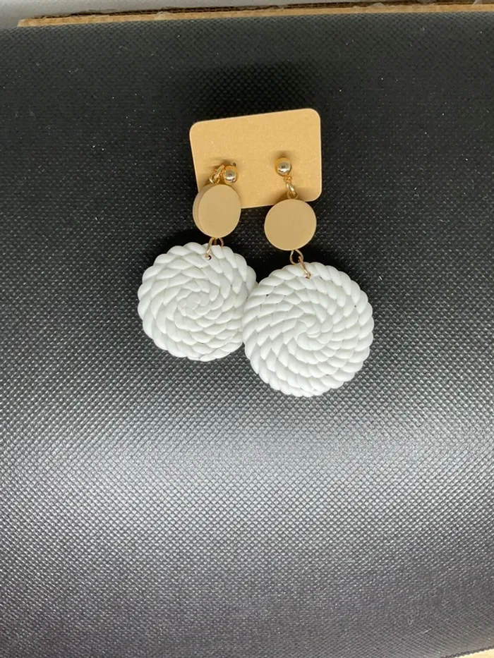 Boucles d’oreilles pendante neuve