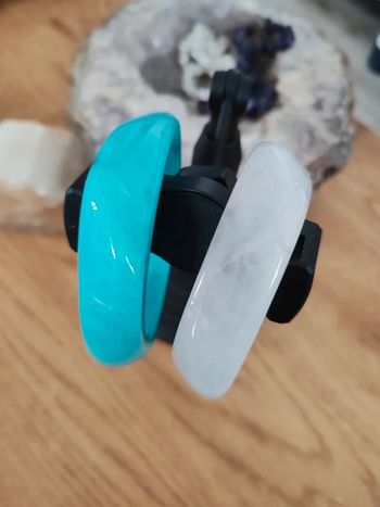 Deux Bracelet jonc style bohème diamètre intérieur 6cm turquoise et nacre