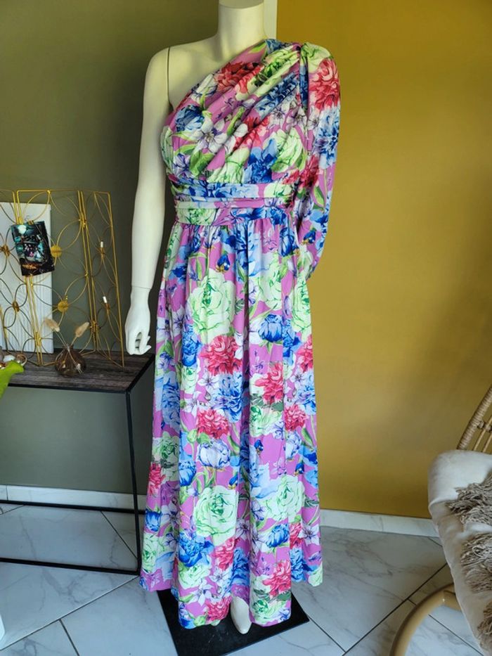 Robe longue fleurie asymétrique – Taille 36 à 42