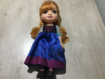 Poupée anna reine des neiges