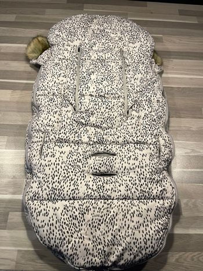 Chancelière fy yiyi - photo numéro 3