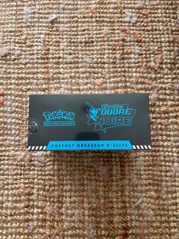 ETB Pokémon - EV10.5 - Foudre Noire (défaut) - photo numéro 2