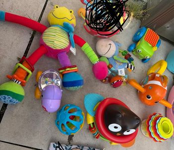 Lot jouets bébé 
