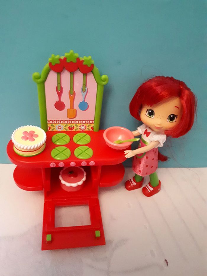 Poupée Charlotte aux fraises et son fraisie café - photo numéro 2