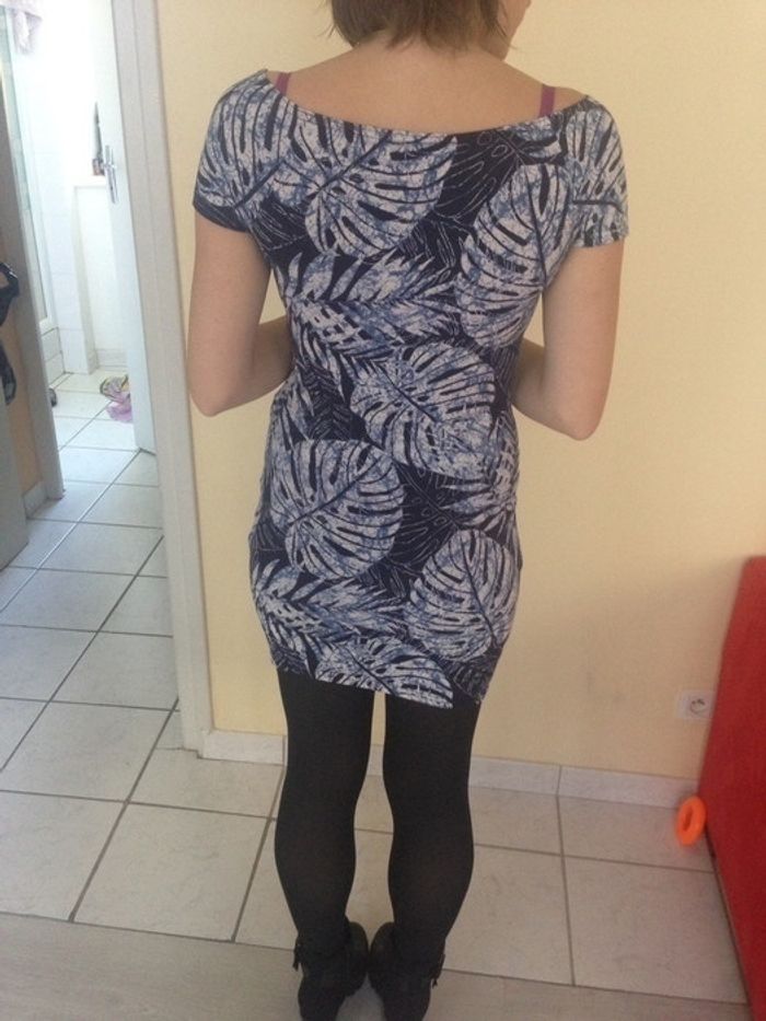 Robe moulante neuve - photo numéro 3