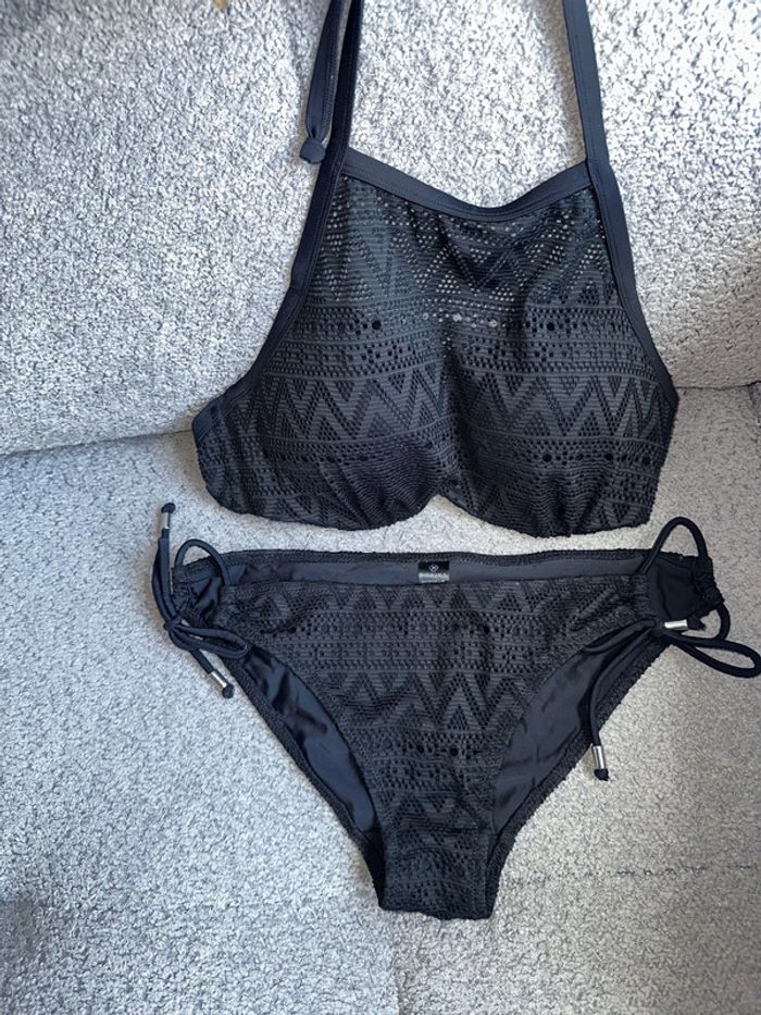 Maillot de bain 2 pièces noir & dentelle Dorina