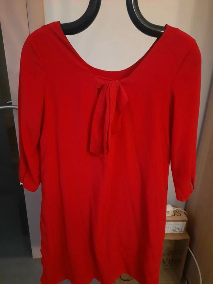 Robe rouge avec noeud - photo numéro 5