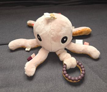 Peluche pieuvre d'activités vibrante a suspendre - done by deer
