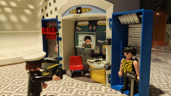 Coffre commissariat de police PLAYMOBIL complet sans boite - photo numéro 2