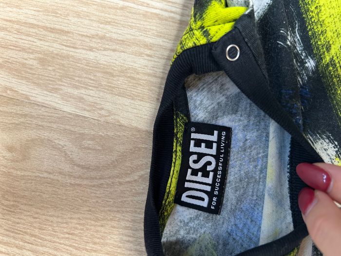 T-shirt garçon Diesel taille 9 mois - photo numéro 2