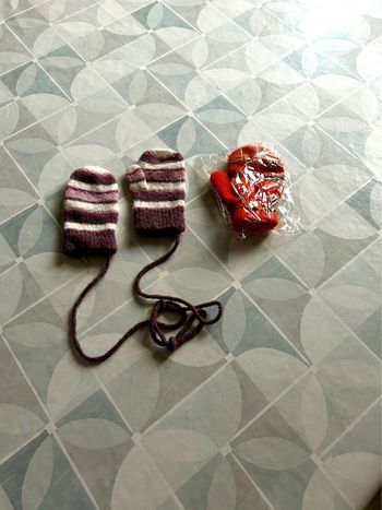 Lot de 2 paires de gants bébé - neuf