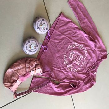 Lot t-shirt rose et sac à main pailleté + 2 porte monnaie hello Kitty