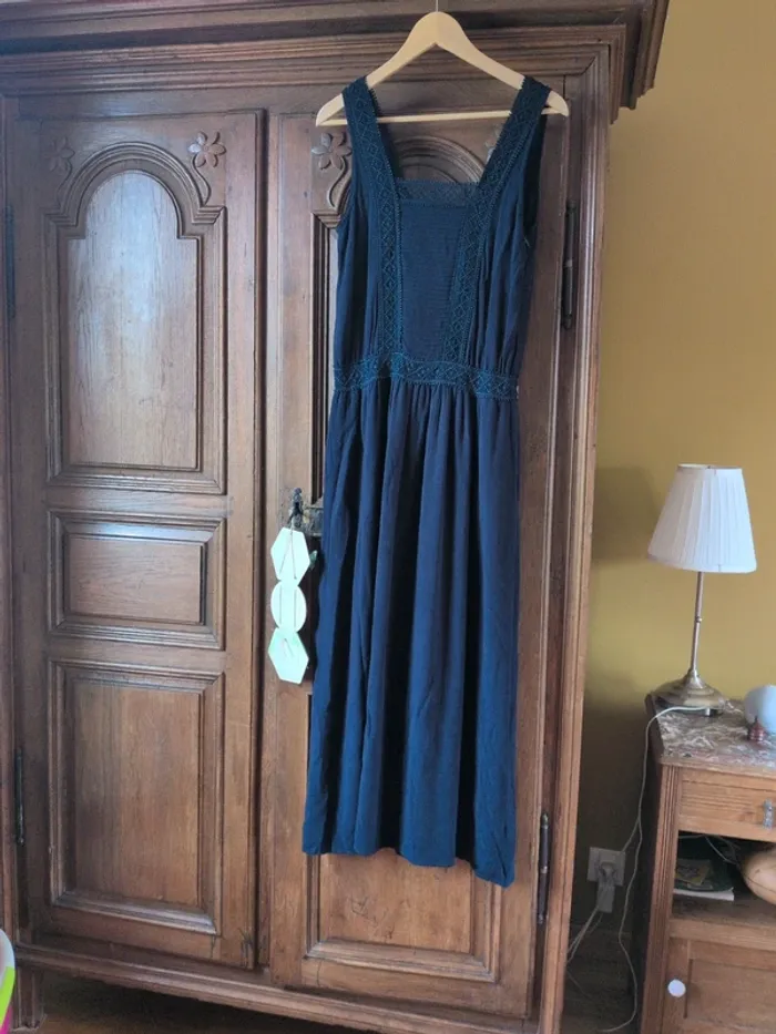 Robe longueur bleu marine dos nu