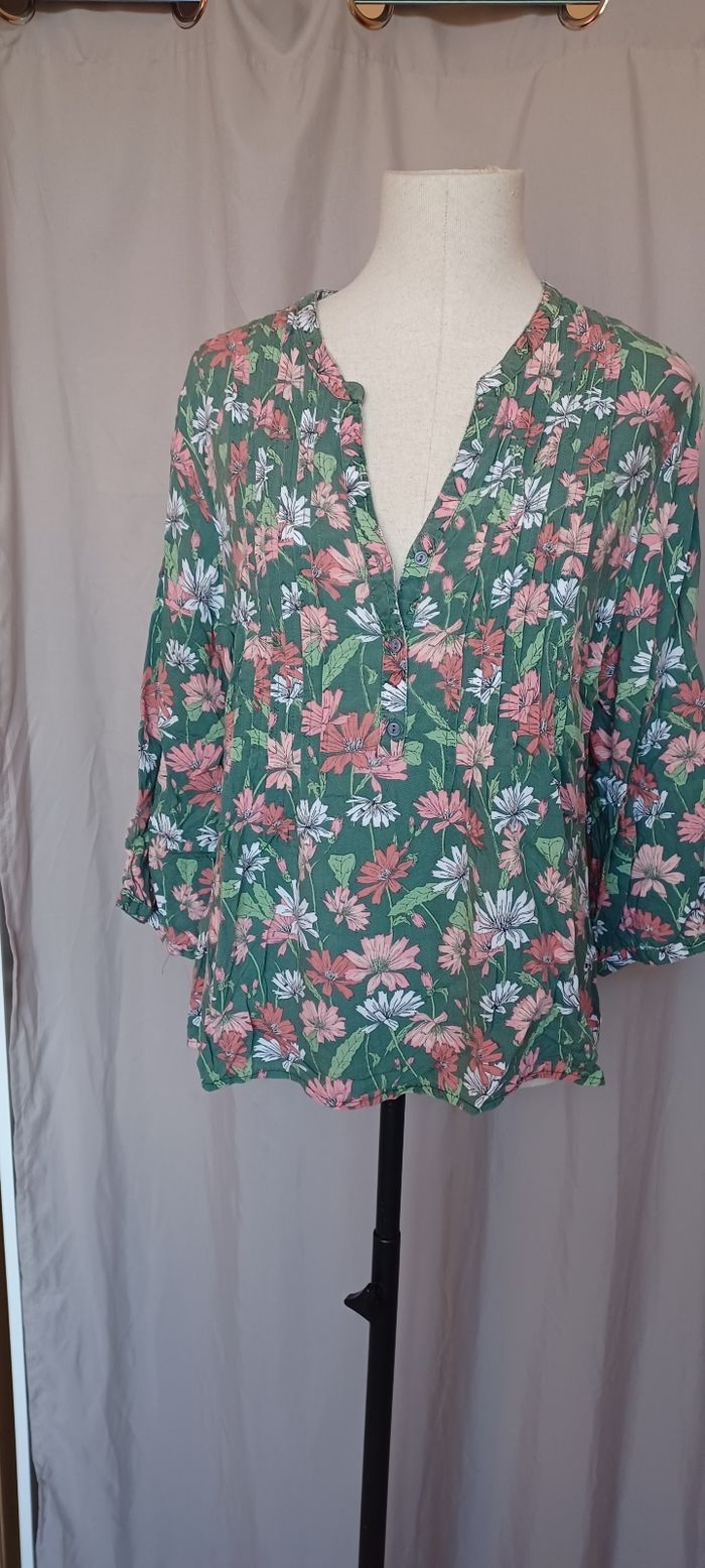 Très jolie blouse manches longues femme T 48 lisez bien l'annonce surtout