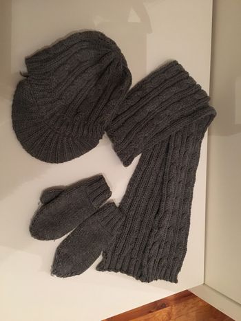 Lot bonnet avec visière moufles et gants Vertbaudet taille 2/3 ans