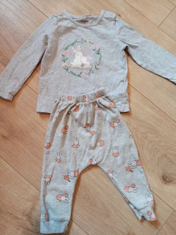 Ensemble pantalon et t-shirt manches longues