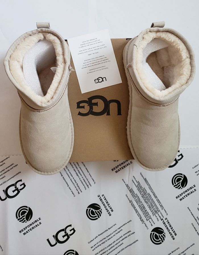 UGG Classic Ultra Mini Boots Femme  Taille 39 - photo numéro 2