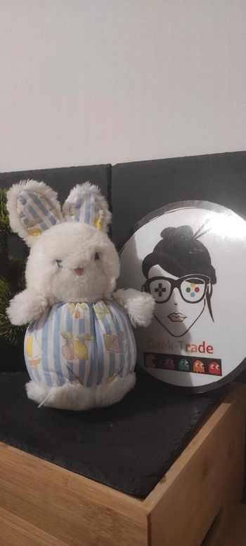 peluche lapin bleu blanc raye citron bateau cerf volant feuille fleur moulin