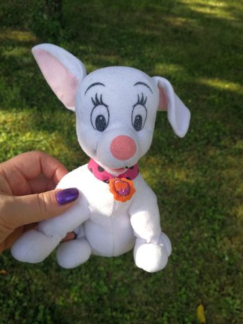 Peluche dessins animés chien blanc