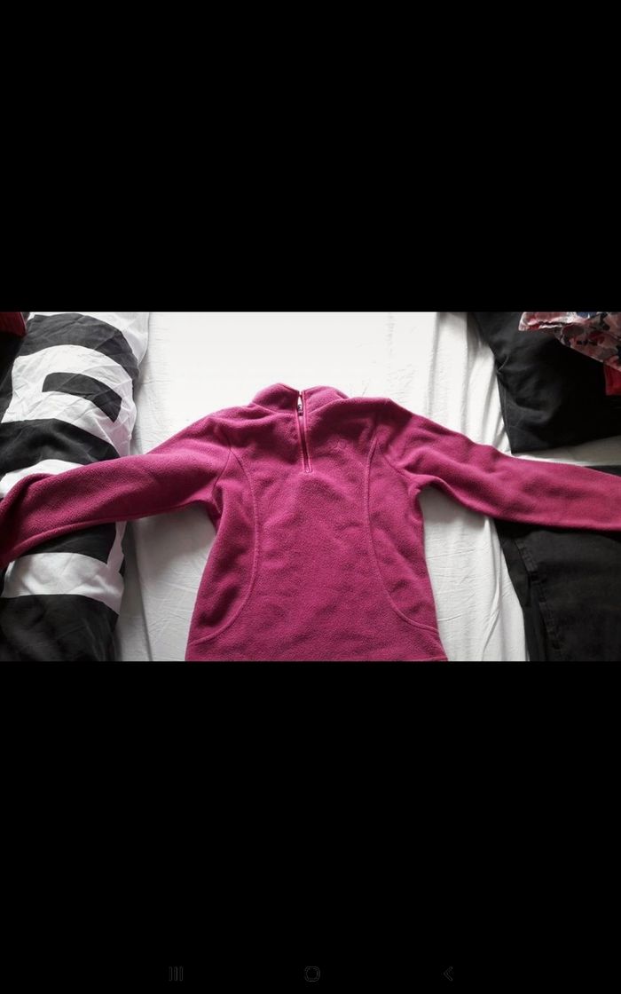 Polaire rose avec fermeture au niveau du col