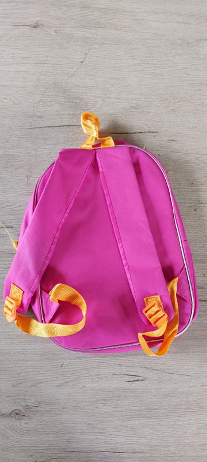 Cartable / sac à dos Minion rose, en bon etat - photo numéro 3