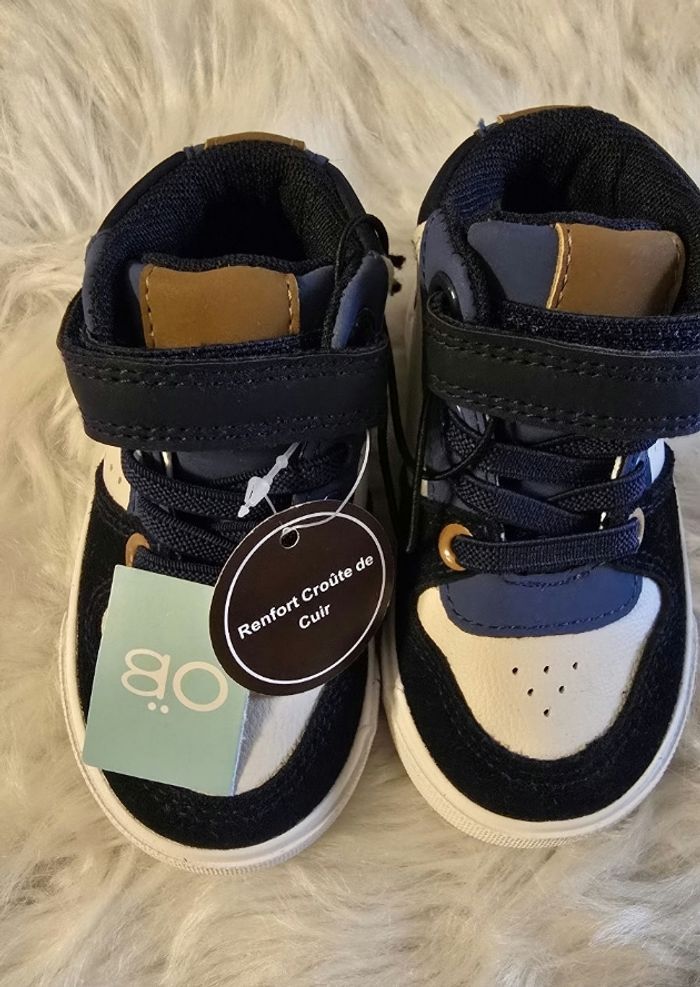 NEUVES (non portées)🏷🥰🤩💙 superbes baskets cuir pointure 20 garçon 💙💙😍