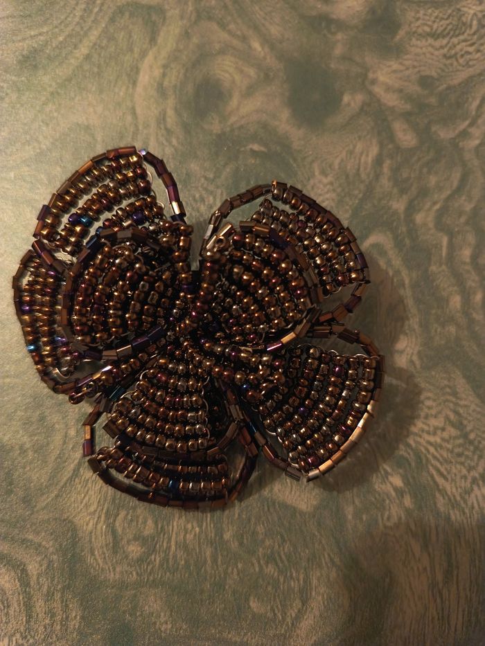 Broche en perles et tubes marron - photo numéro 4