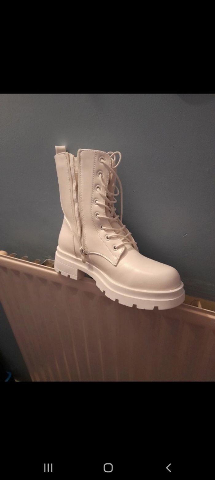 Chaussures neuves