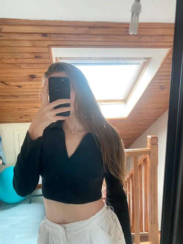 Haut noir à manches longues