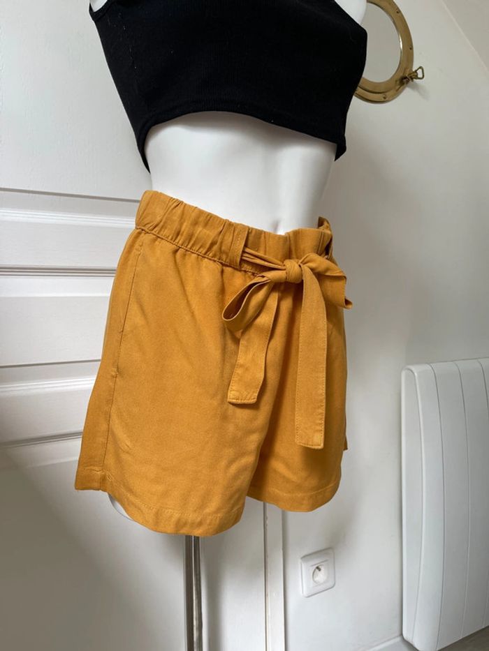 Short moutarde - photo numéro 4