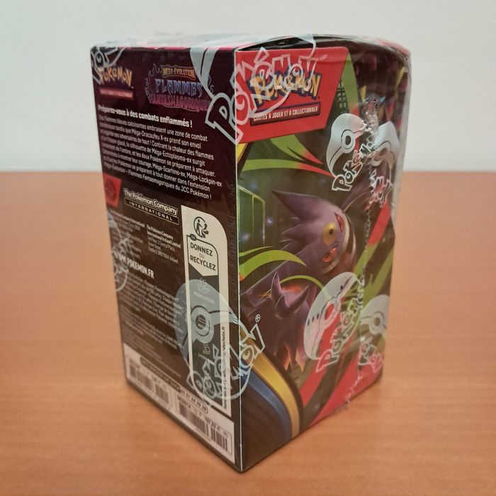 Demi display pokémon  Flammes fantasmagoriques  scellage sans trou mais plis sur carton - photo numéro 6